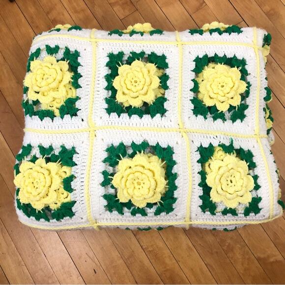 Vintage Crochet 3D Floral Blanket - Picture 1 of 6